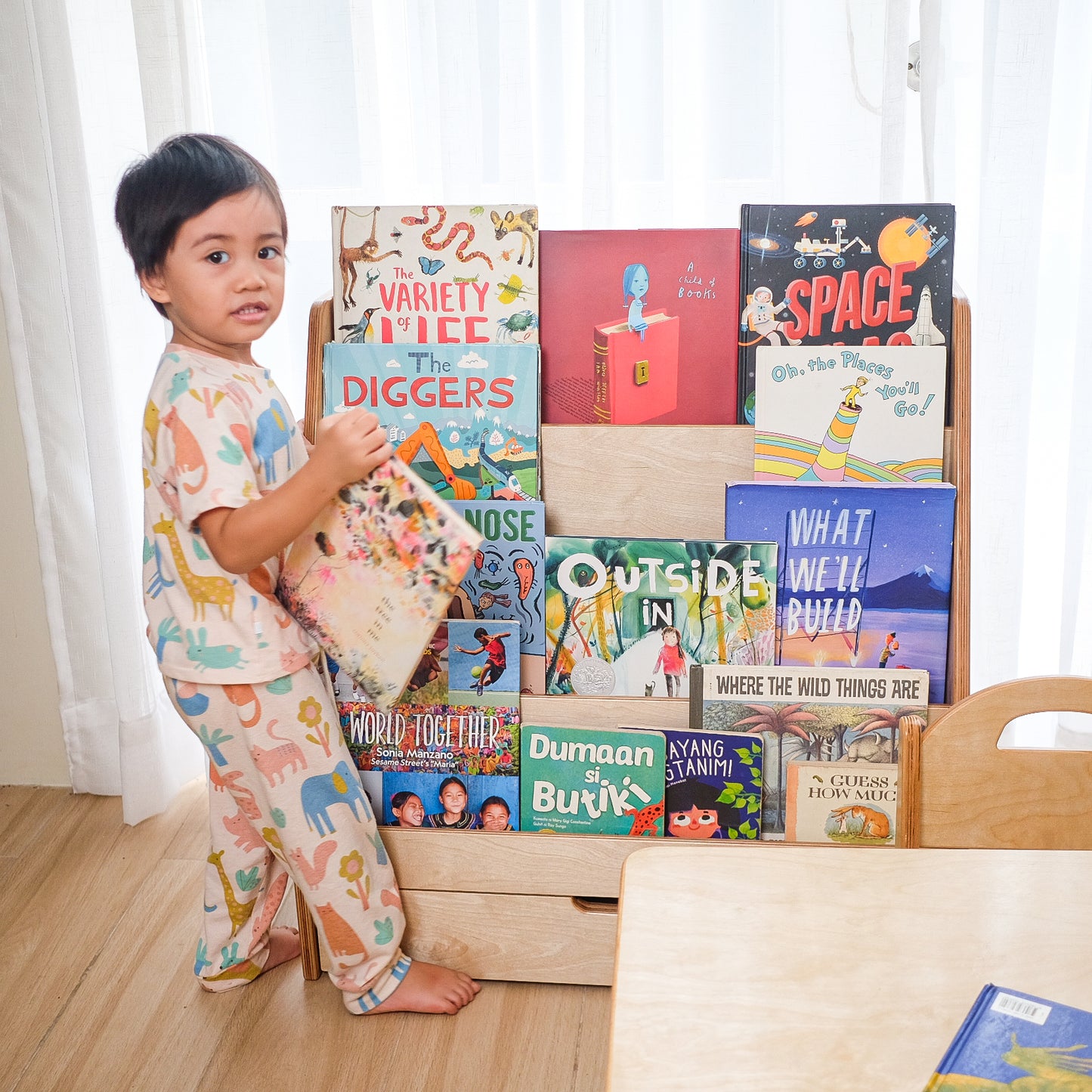 Front-Facing Bookshelf with Dual Storage