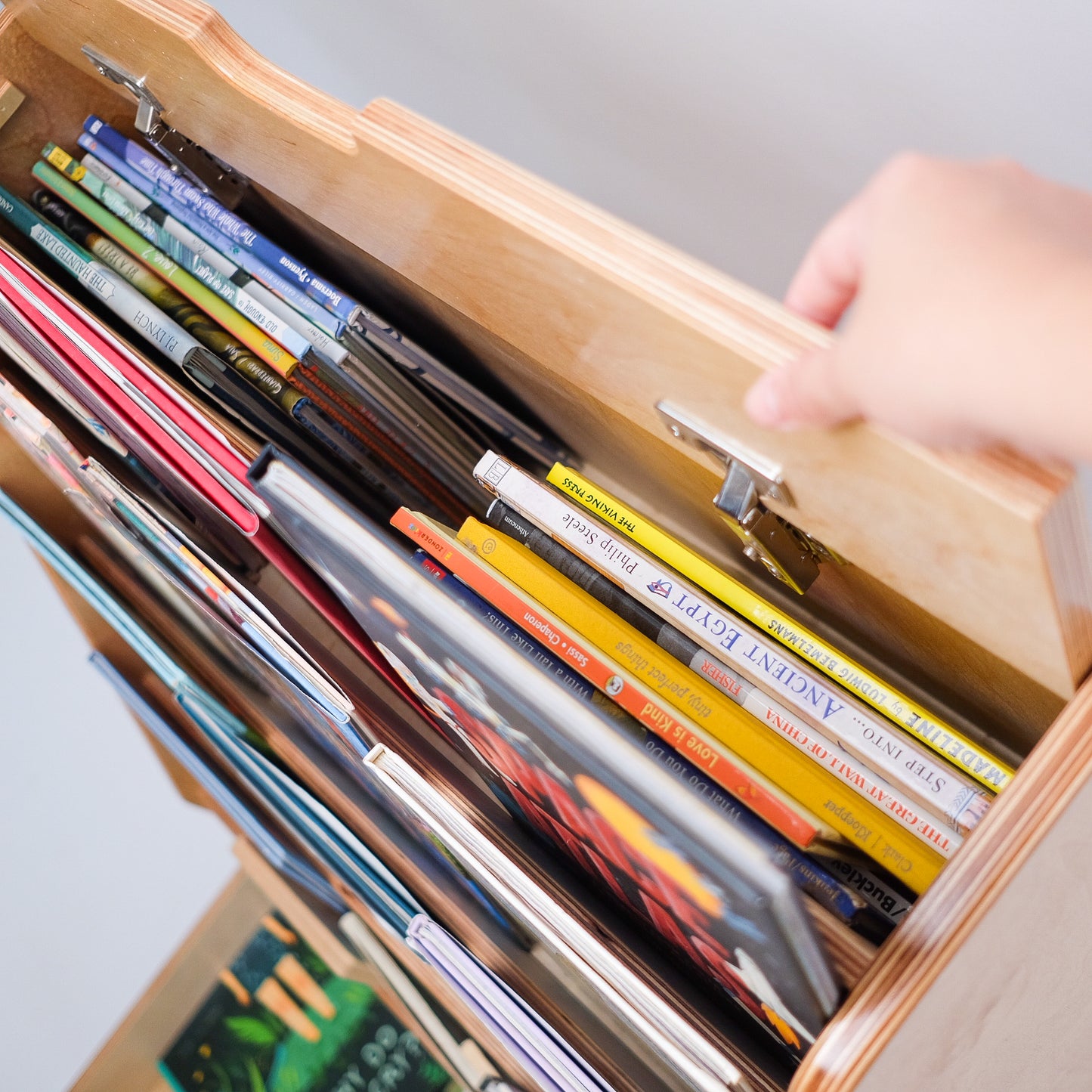 Front-Facing Bookshelf with Dual Storage